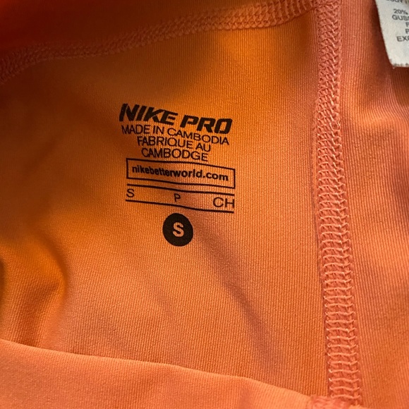 Peach Nike Pro Small Shorts - Picture 2 of 2